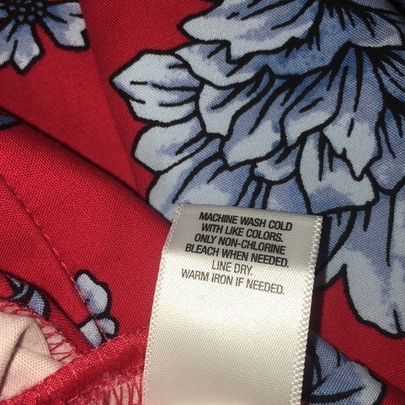 Roz & Ali red print ankle length pants Wide waistband belt loops Front zip 8p
C - Picture 8 of 8